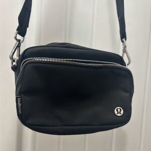 Lululemon everyday crossbody - black